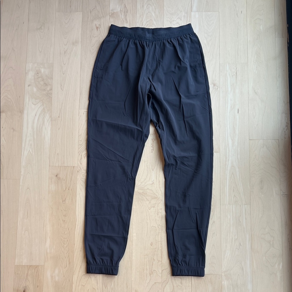 Gymshark Crest Men's Dark Gray Joggers, Size S